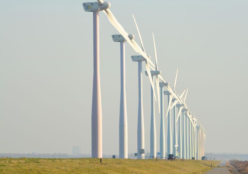 為什么風力發(fā)電機都隔得很遠？